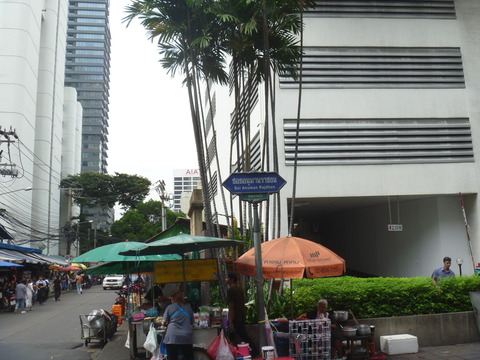 タイバンコク旅行3日目 ウィークエンドマーケットとマッサージパーラーとソイカウボーイ