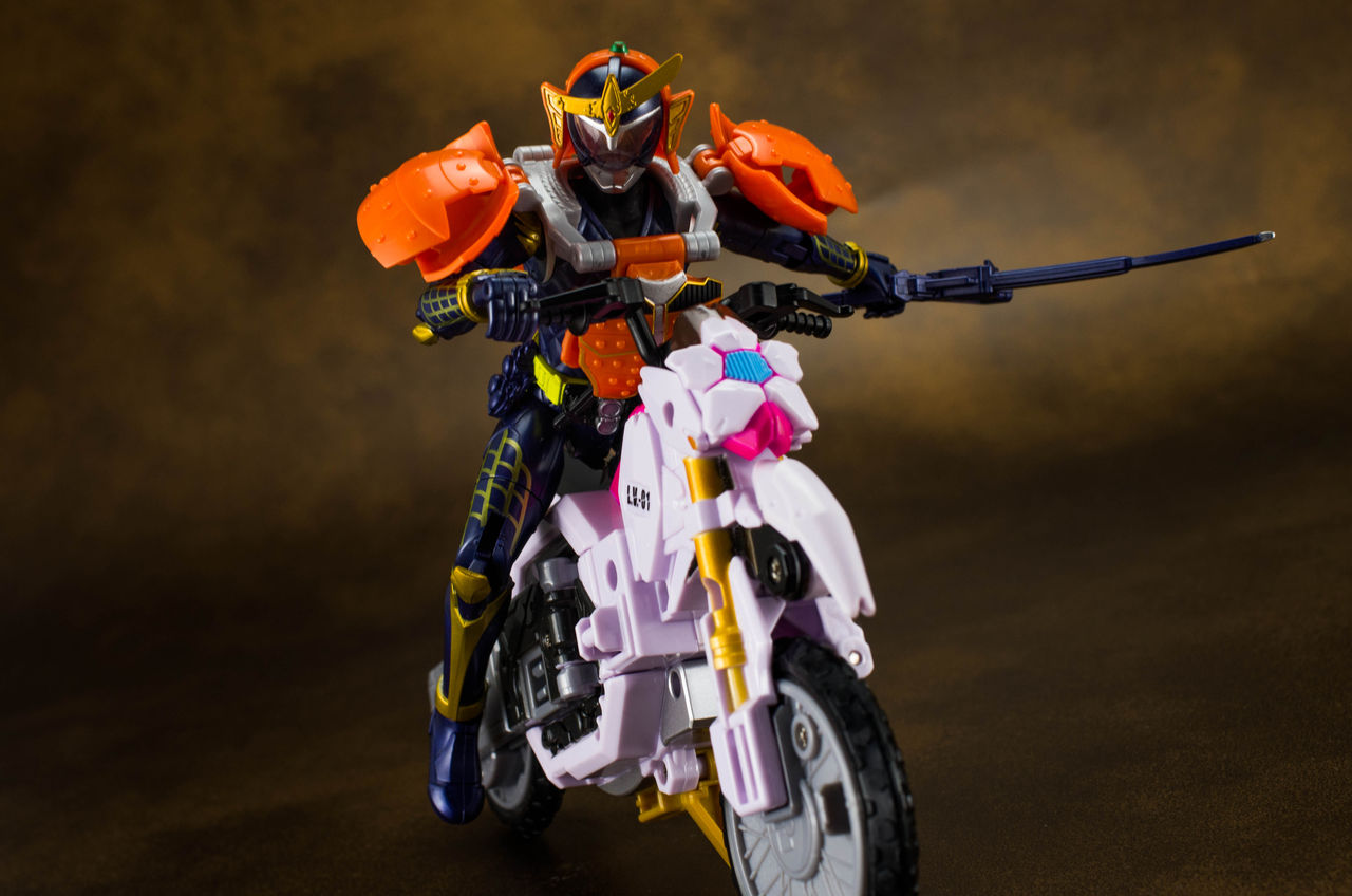 ローズアタッカー Amazon.co.jp: 仮面ライダー鎧武 (ガイム) ロックビークル02