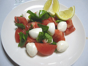 完熟とまと、バジルのサラダ2