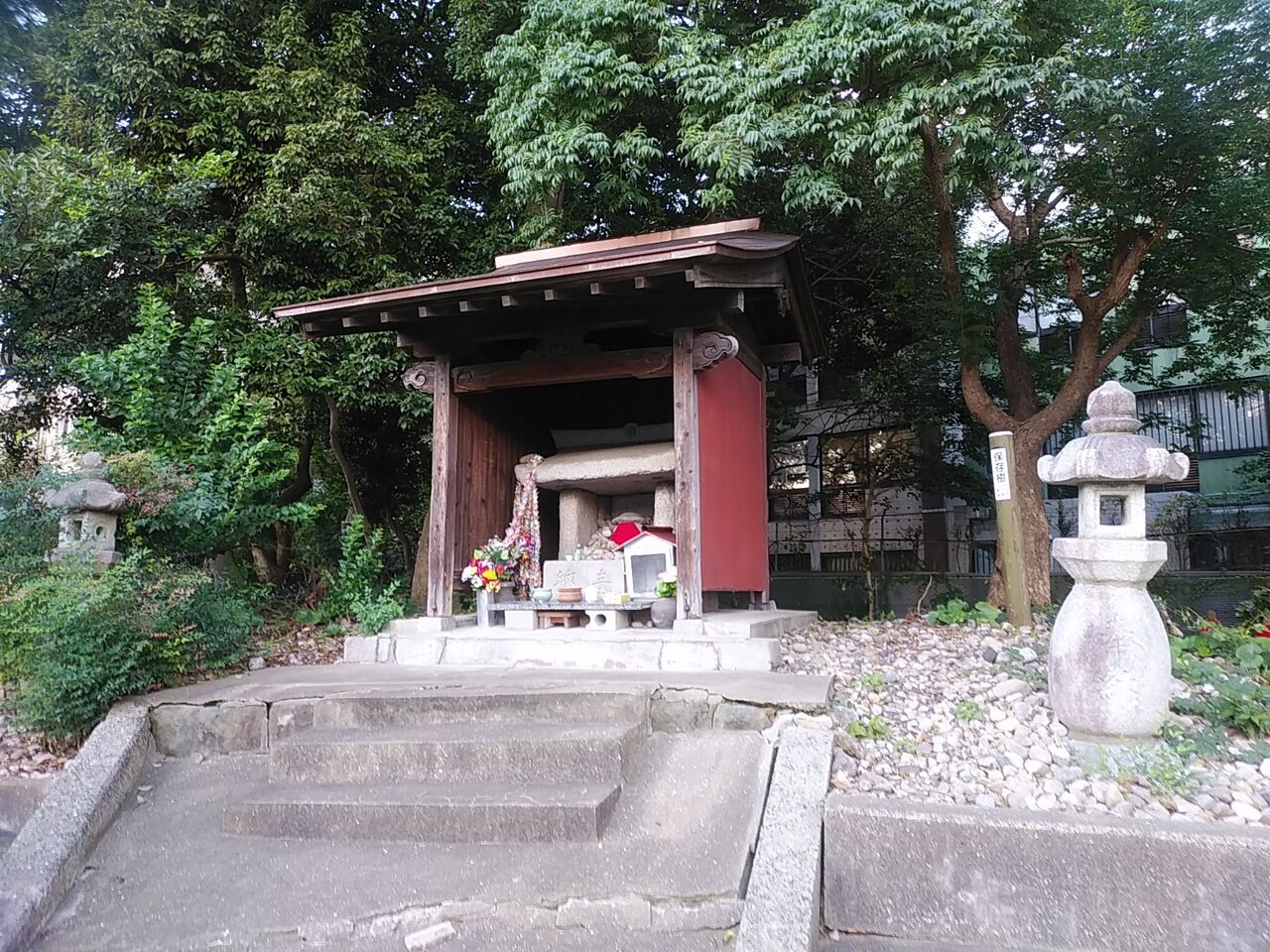 石投げ地蔵 福岡市のパブリックア ト 風に吹かれて