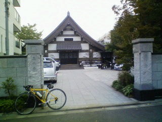 緒方洪庵の墓 高林寺 風に吹かれて