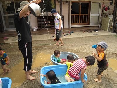 水遊び 泥遊び 綾部ひまわり共同保育園
