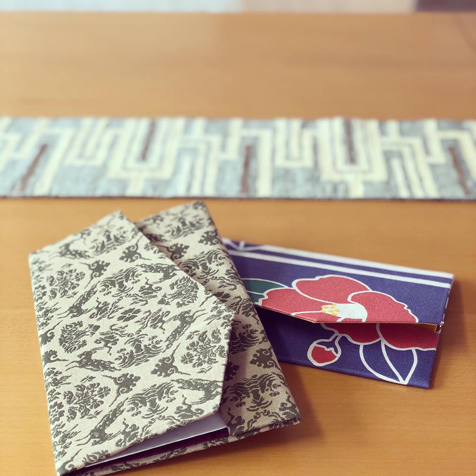 9月3日 土 ヨーロッパ リバーシブル生地を使った袱紗のレッスンを行います カルトナージュなどのフランス手芸材料たち