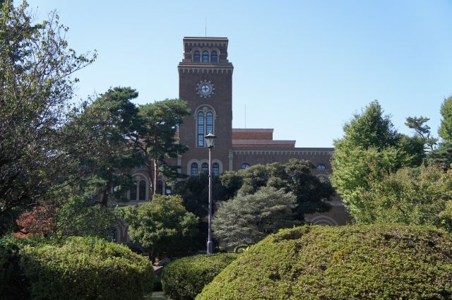 一橋大学