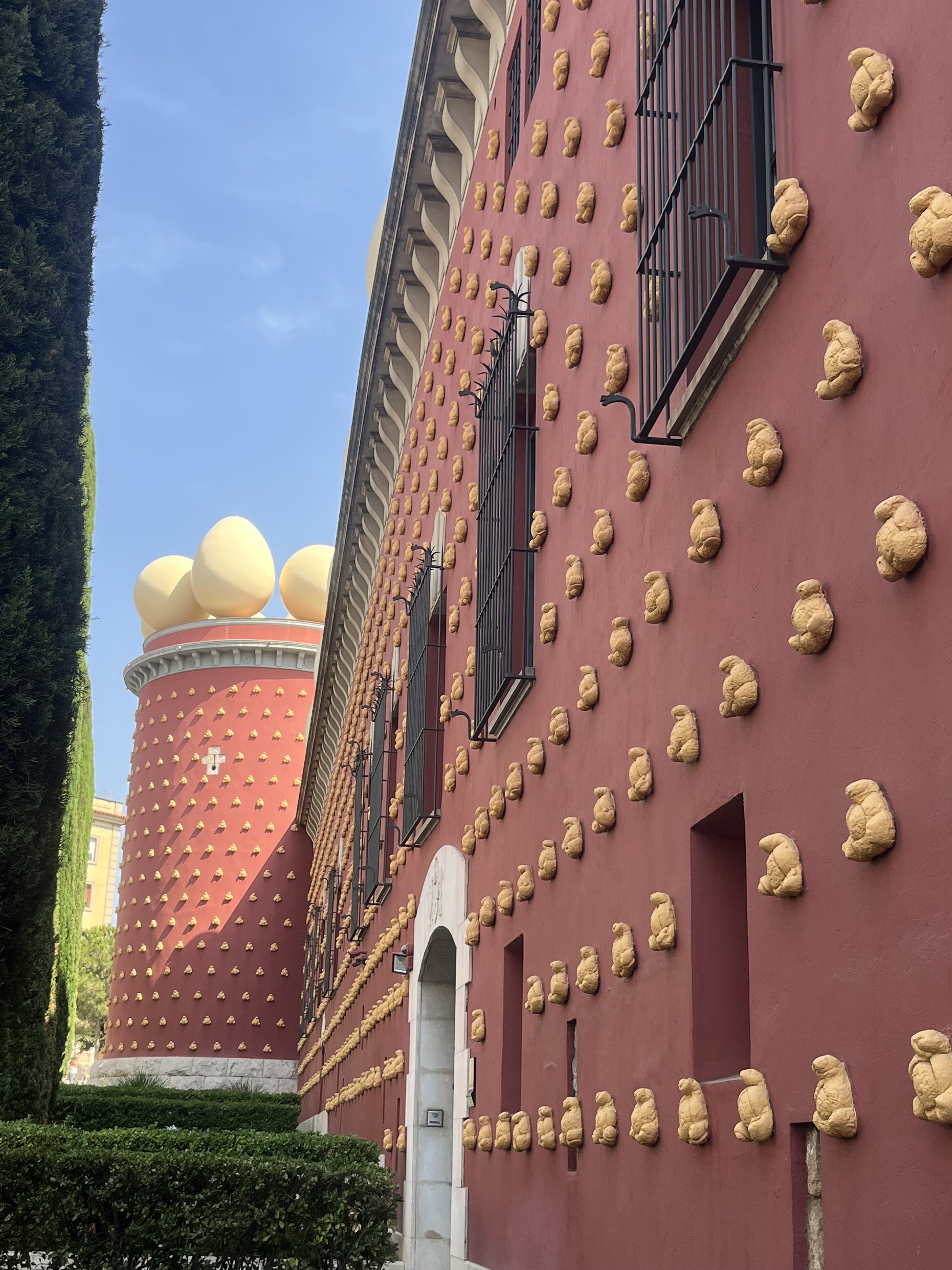 スペインで1番行きたかった ダリ美術館 世界一周アヤレミ旅 Powered By ライブドアブログ