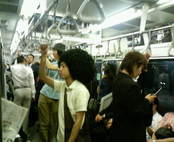 アフロで出社 アフロで電車 彩舞呂 あやぶろ 日々は アートだったりする アフロで出社 アフロで電車 彩舞呂 あやぶろ 日々は アートだったりする