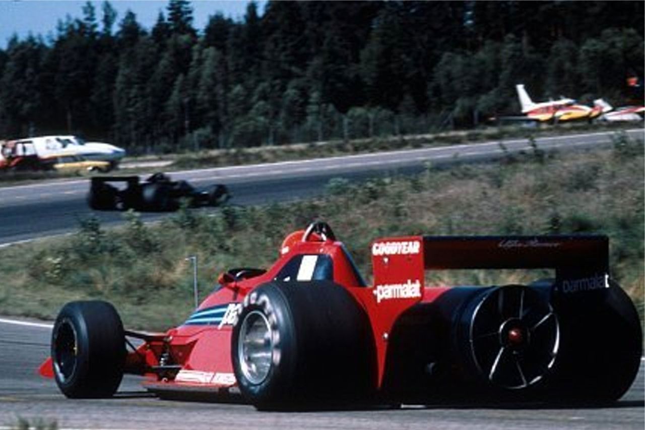 たいやにゅーす 15年 今年もメルセデスの圧勝だったしf1マシンの画像を貼る たいやにゅーす 15年 今年もメルセデスの圧勝だったしf1マシンの画像を貼る