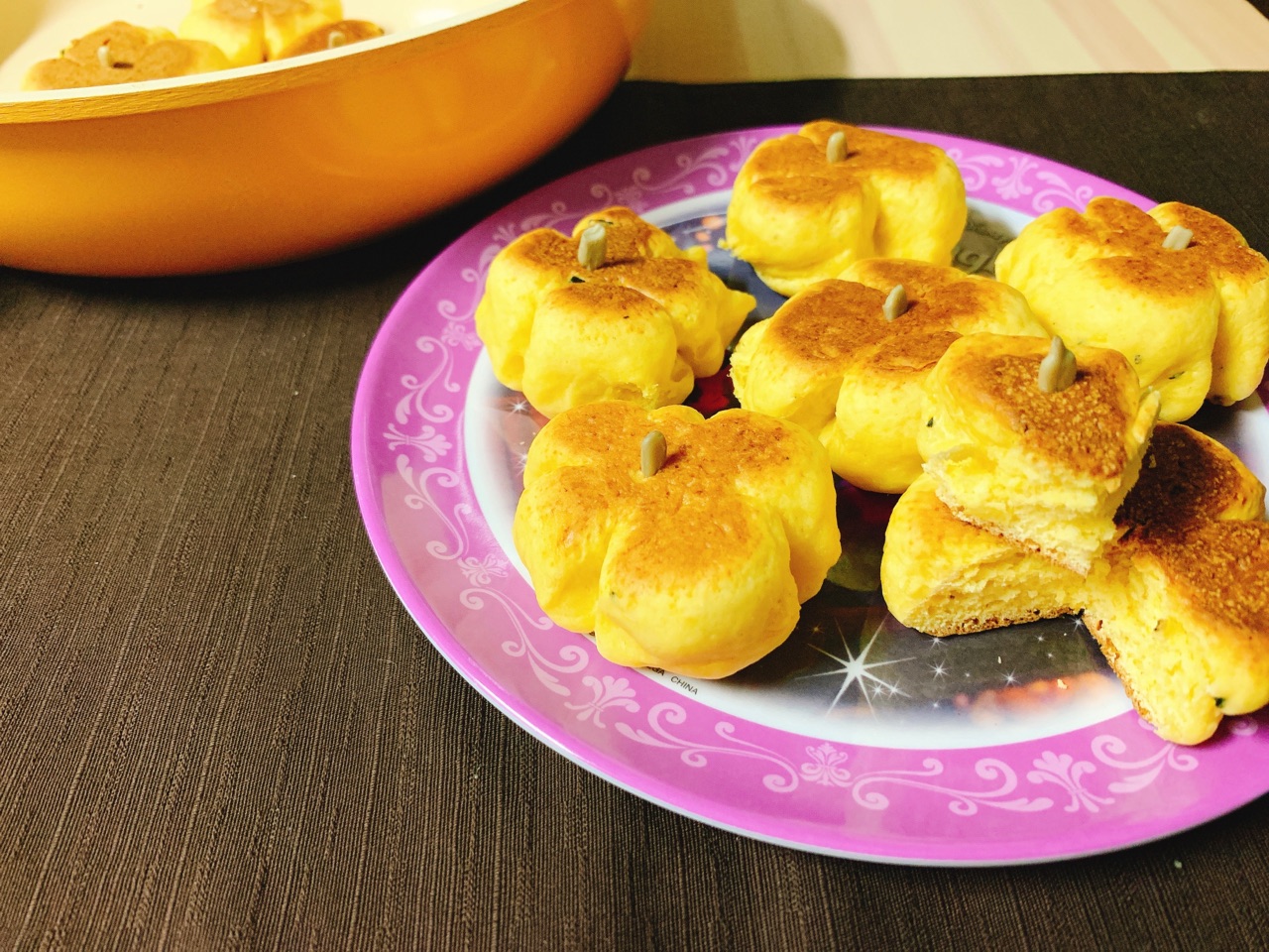 簡単おやつ ホットケーキミックスとフライパンで ふわふわかぼちゃパン 料理家あゆのダイエットごはん 簡単おやつ ホットケーキミックスとフライパンで ふわふわかぼちゃパン 料理家あゆのダイエットごはん