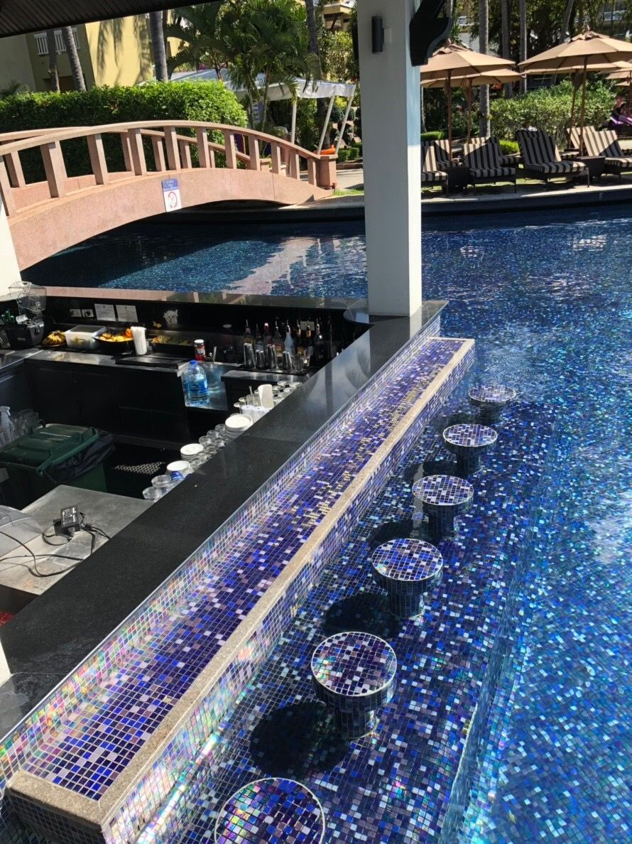 プーケット通信 常夏ならでは プールバー 土井あゆみの旅クリップ プーケット通信 常夏ならでは プールバー 土井あゆみの旅クリップ