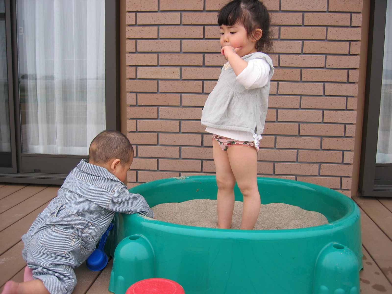 子供　すっぽんぽん 大喜びの子供たち : Petit Meiru ～にぎやかな日々～