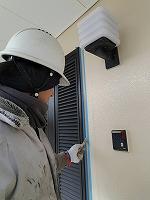 2017-1-25サッシ廻りシール工事のエポキシ系プライマー下塗り塗布