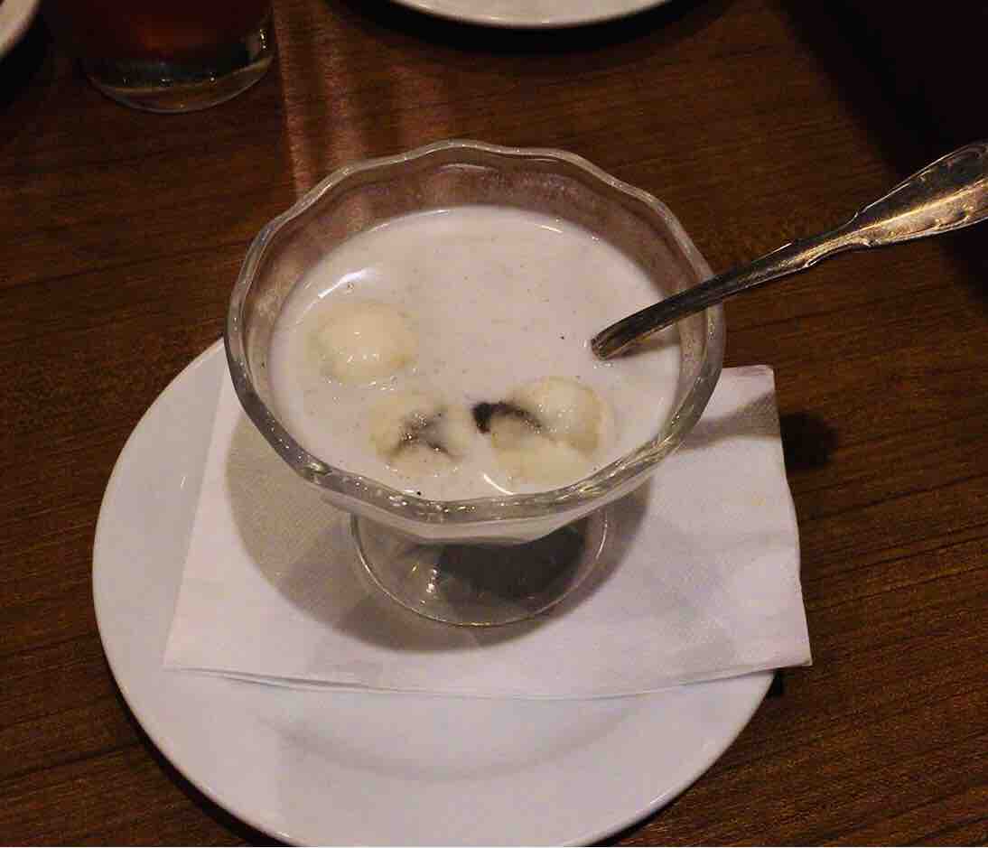 タイスイーツ ブアローイ 東京世界の料理