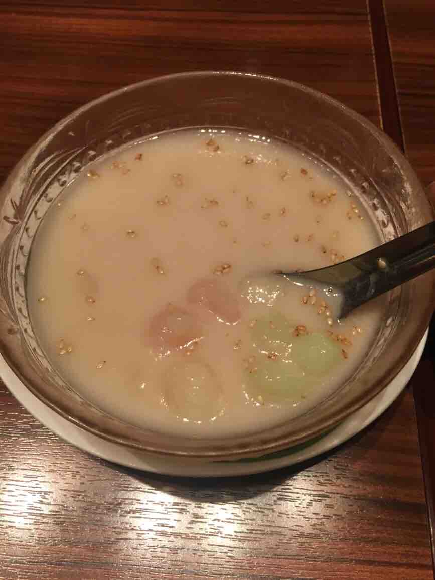 タイスイーツ ブアローイ 東京世界の料理