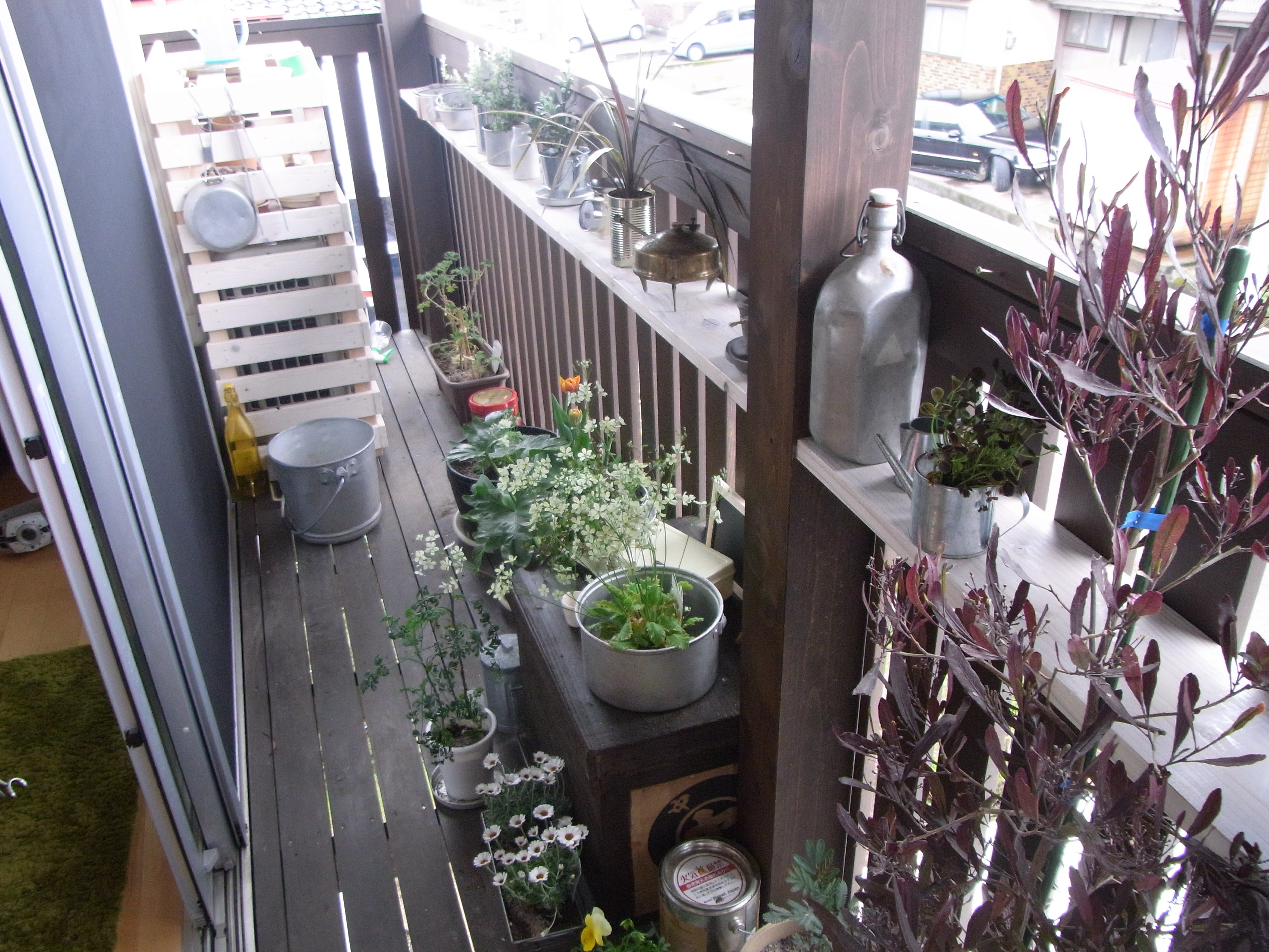 ベランダ手すりに棚を ゴンザレスおじさん家のblog