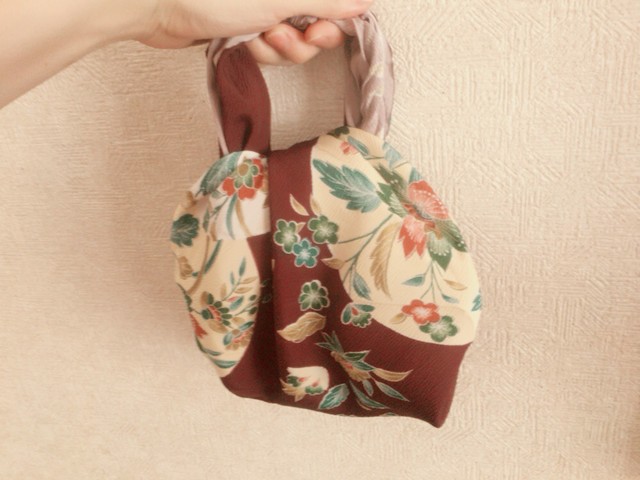 浴衣はあるけどバックがない そんな時は風呂敷バックはいかがです 持たない暮らし ミニマム生活 ねこと暮らすミニマリスト 浴衣はあるけどバックがない そんな時は風呂敷バックはいかがです 持たない暮らし ミニマム生活 ねこと暮らすミニマリスト