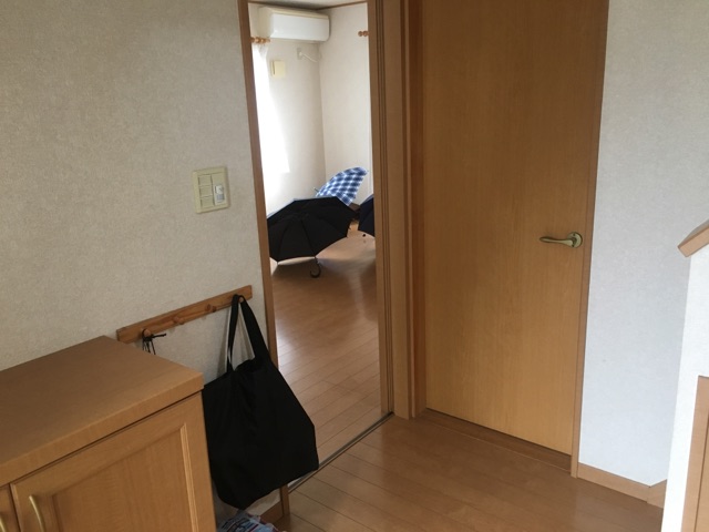 わが家の傘の干し方 持たない暮らし ミニマム生活 ねこと暮らすミニマリスト わが家の傘の干し方 持たない暮らし ミニマム生活 ねこと暮らすミニマリスト
