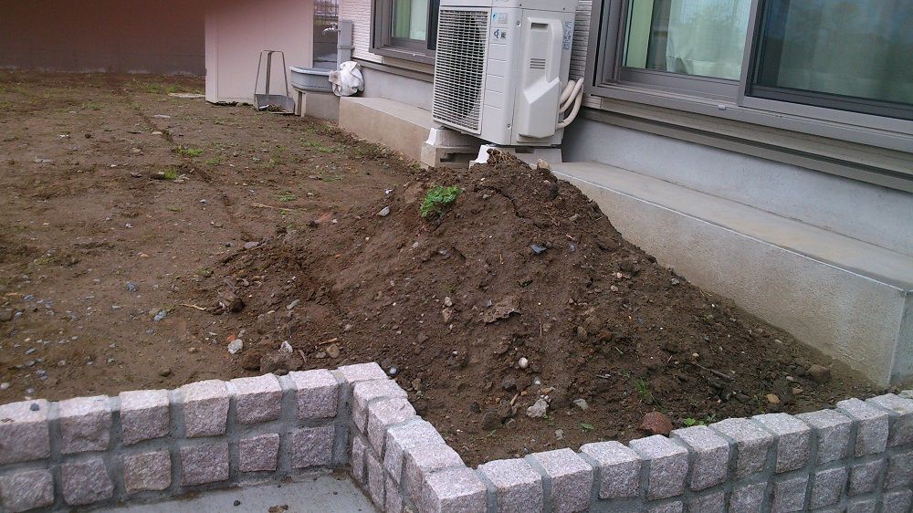 庭整地 花壇 犬走り 野田市 我孫子市の外構 造園屋 あずさランドスケープの現場日誌 庭整地 花壇 犬走り 野田市 我孫子市の外構 造園屋 あずさランドスケープの現場日誌