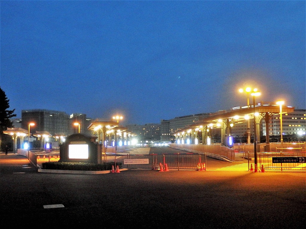 バスのりば案内 舞浜駅から東京ディズニーランド バスターミナル ウエストへの道案内 バスの中の人の乗りもの記録