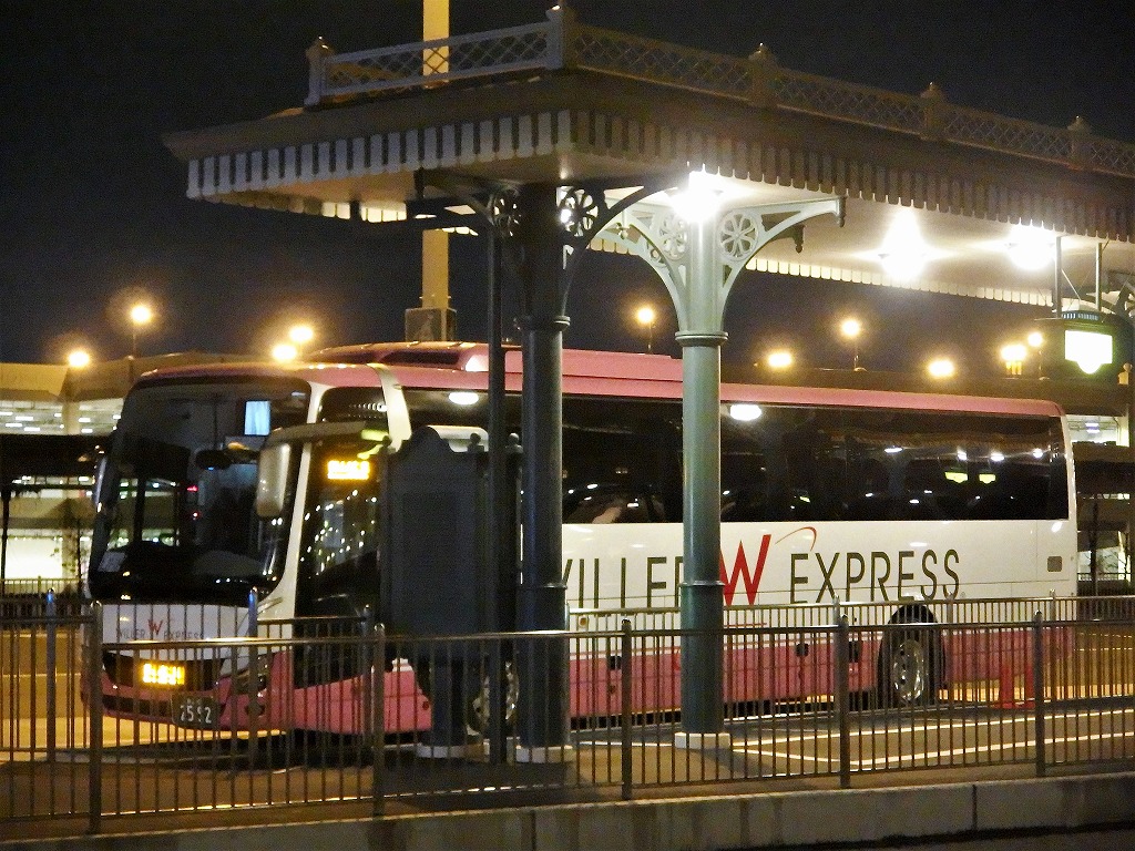 バスのりば案内 舞浜駅から東京ディズニーランド バスターミナル ウエストへの道案内 バスの中の人の乗りもの記録