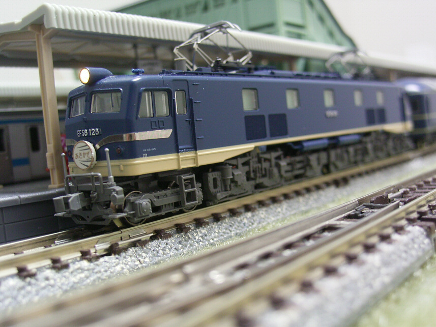 KATO EF58 初期型小窓特急色 + 20系初期「あさかぜ」 : 帰ってき