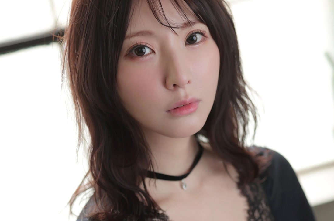 新妻ゆうか 感性が溢れる作品イメージ