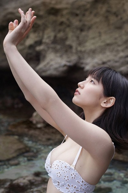 yoshioka-riho_09013