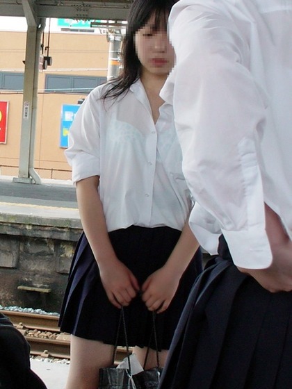 着衣エロ画像9