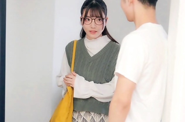 彩月七緒｜王様ゲームで距離が縮まる地味な彼女の意外な一面