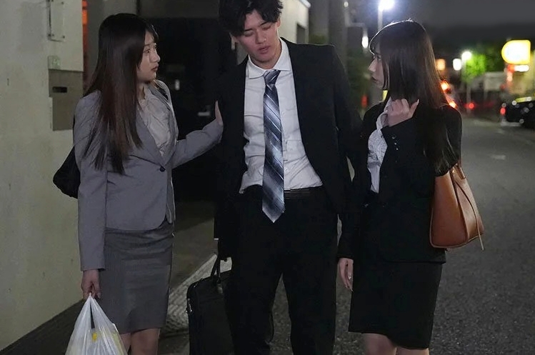 逢沢みゆ×北岡果林｜終電を逃した同期女子の二人と過ごす特別なお泊まり