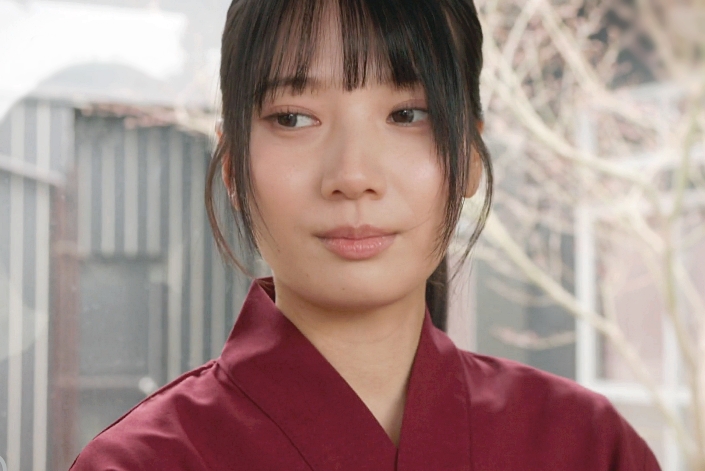 榊原萌｜田舎の温泉宿で出会った、もの憂げな旅館の娘との濃密な時間