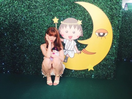 小嶋陽菜しゃがみパンチラ2