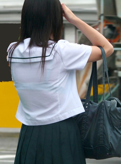 透け制服中学生エロ画像1