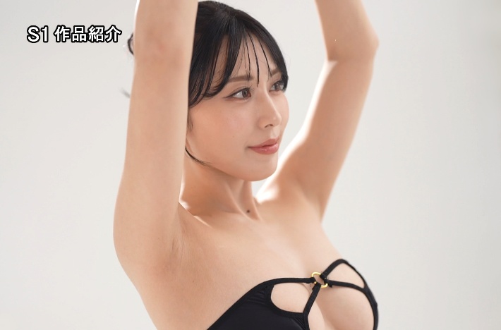 金松季歩｜憧れの元グラドルと偶然の再会、秘密の関係が始まる夜