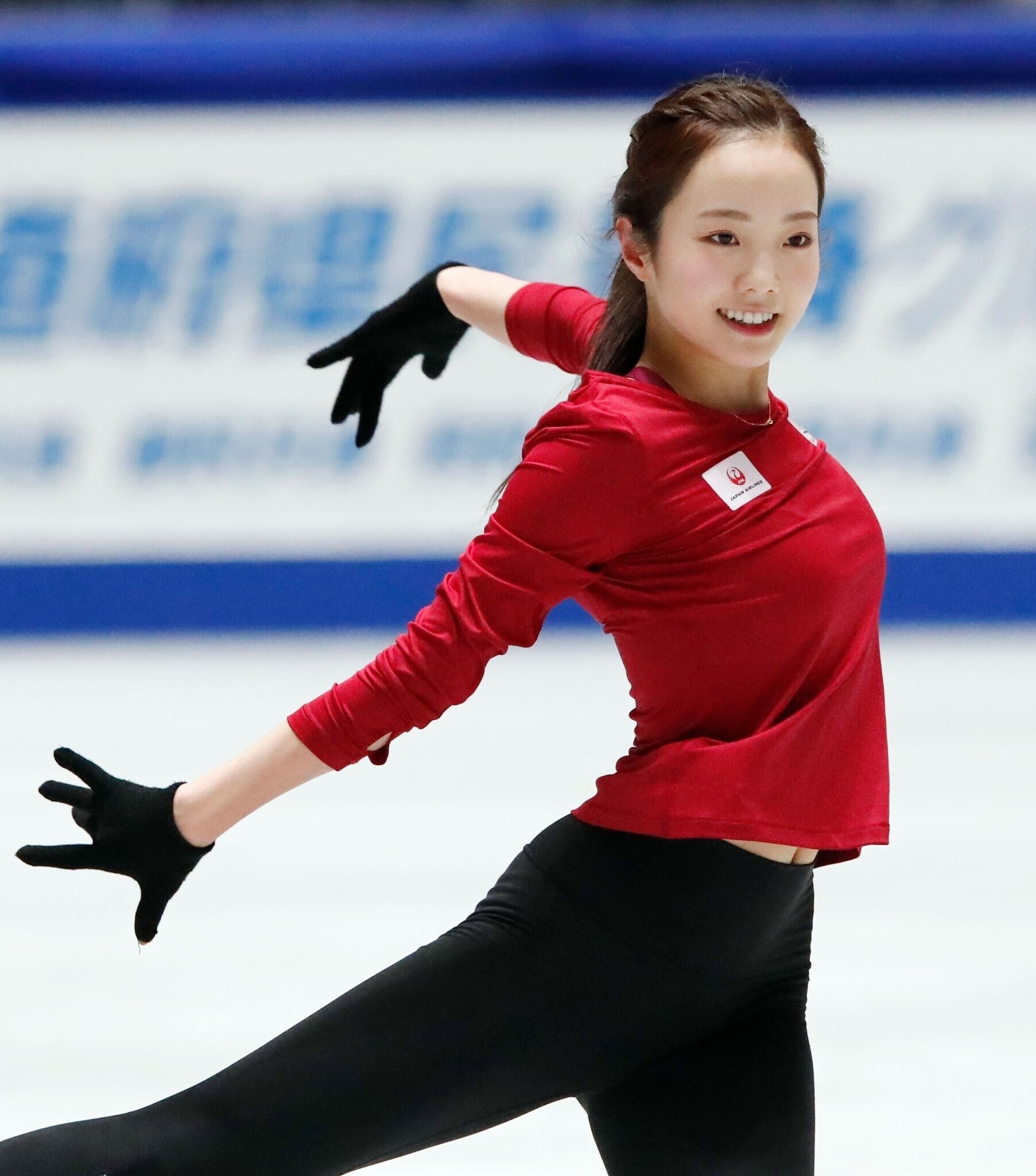 本田真凛　出品画像 おしり 