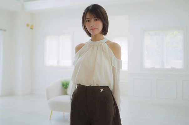 桐谷エマ｜4か国の魅力を受け継ぐクォーター美女、待望のデビュー！
