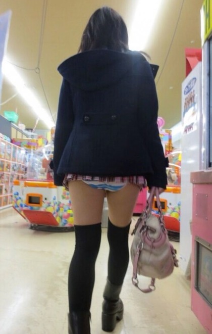 ミニスカ エロ パン見せ