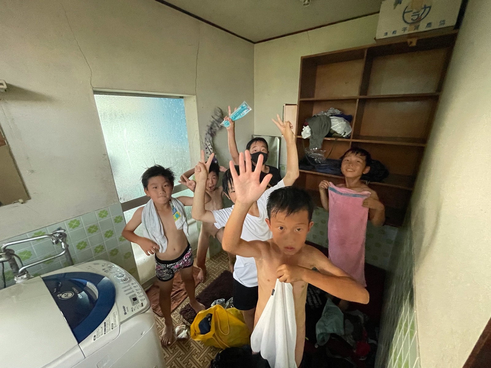 少年　入浴 