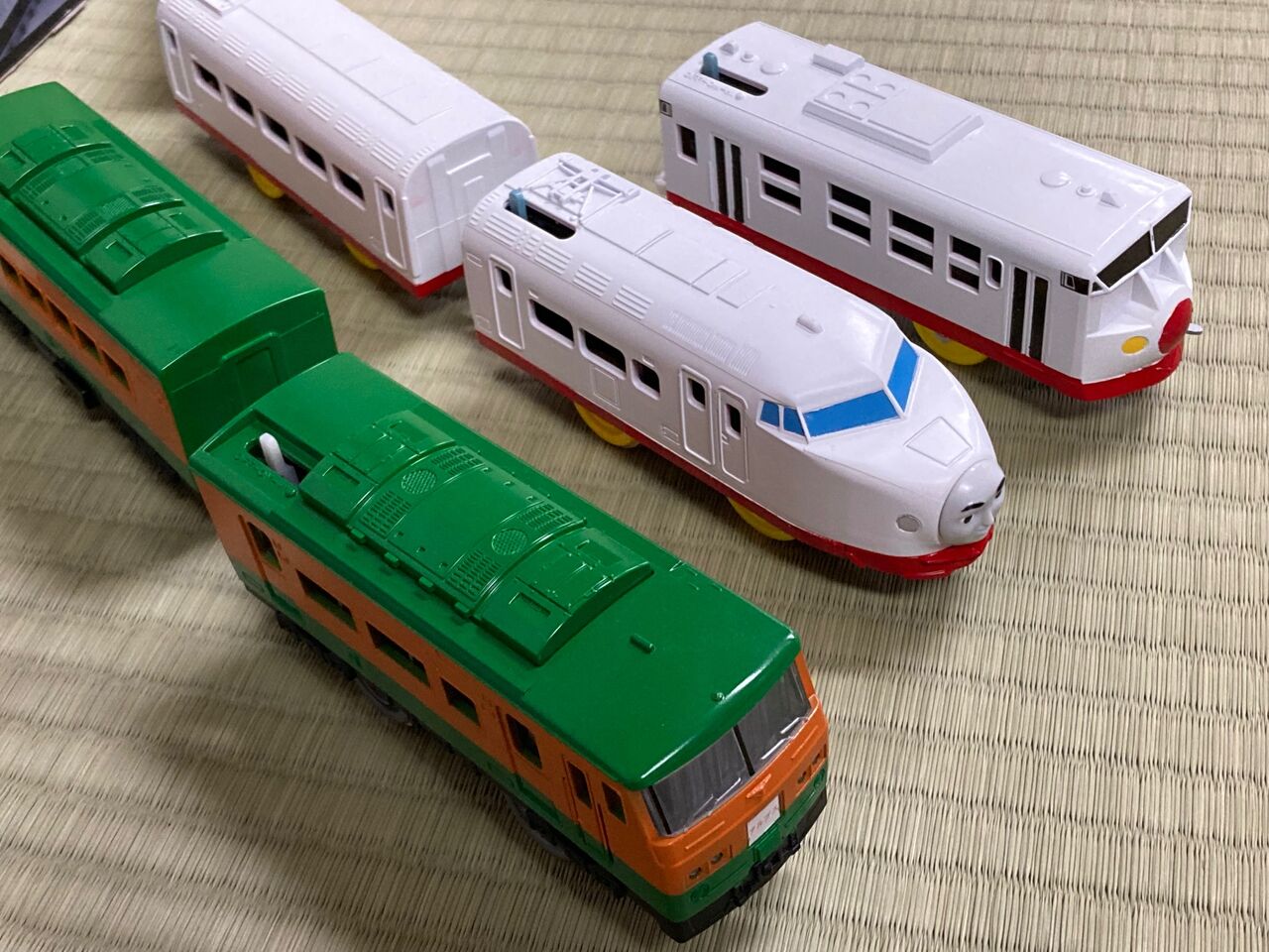 【プラレール】電動プラ電車 電車 前スイッチ 旧動力 緑色 日本製 プラレール】電動プラ電車 電車 前スイッチ 旧動力 緑色 日本製