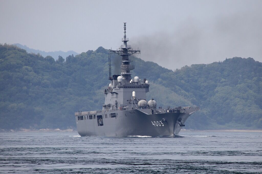 海上自衛隊 輸送艦 くにさき 松山空港からこんにちは 海上自衛隊 輸送艦 くにさき 松山空港からこんにちは