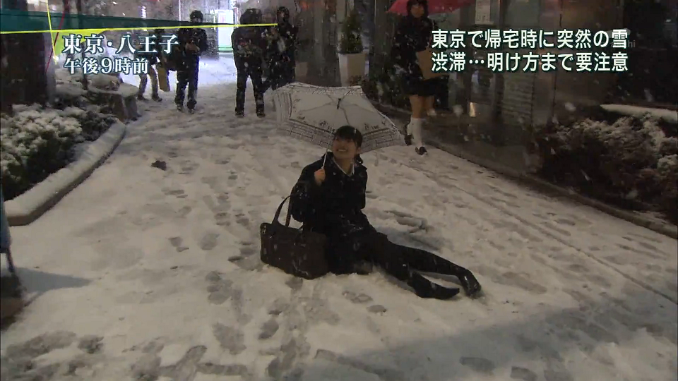 女子高生が雪で転ぶ 写真動画 東京 八王子 かわいい Youtubeセクシー動画 写真