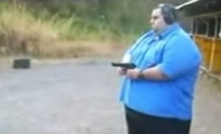 肥満男性が銃を撃った７秒動画に３９０万回の再生 さわスマ速報