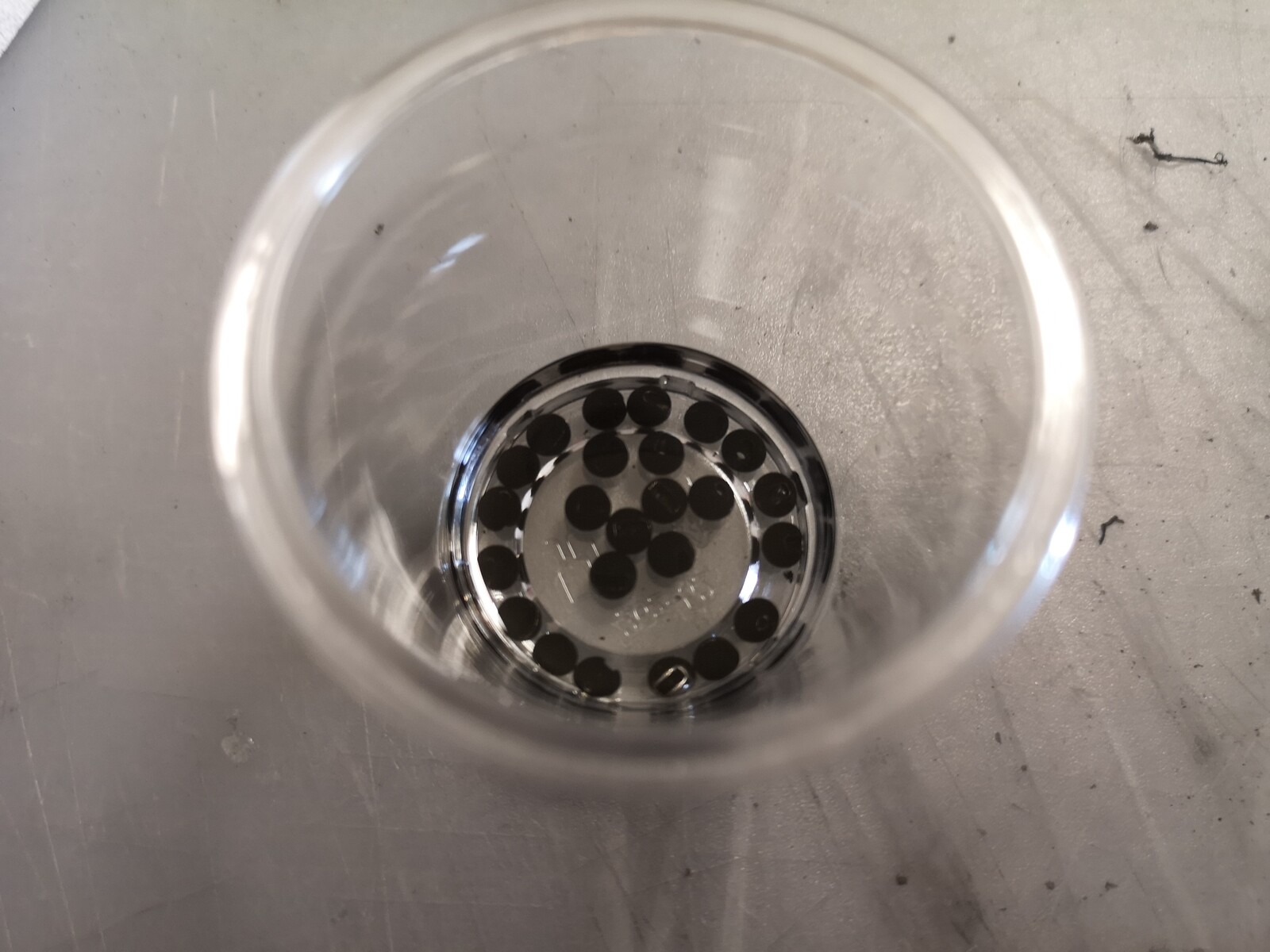 自作タングステンジグヘッド 黒いタングステンビーズは塗装を剥いで作ってみよう 某携帯ショップ店員の頭の中