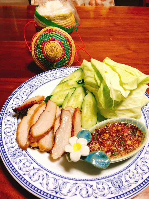 日本人が大好きタイ料理・コームーヤーン・トントロのグリル・本当の喉 