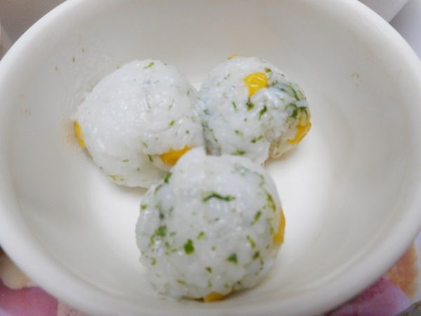 コーンとしらすの柔らかおにぎり 子どものおやつ 離乳食インストラクター協会代表理事 保育士 中田馨の 和の離乳食レシピ Blog コーンとしらすの柔らかおにぎり 子どものおやつ 離乳食インストラクター協会代表理事 保育士 中田馨の 和の離乳食レシピ Blog