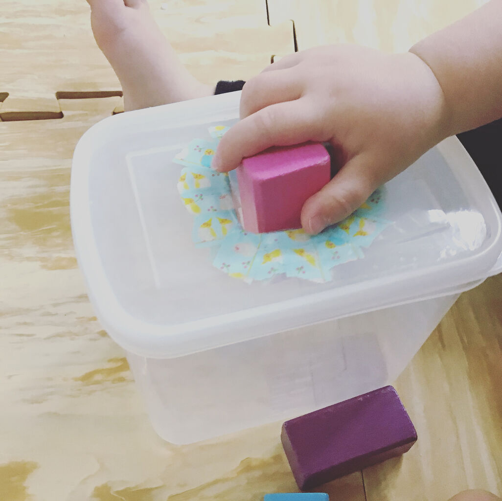 子どもの遊び 100均で購入して作った ポットン落とし 離乳食インストラクター協会代表理事 保育士 中田馨の 和の離乳食レシピ Blog 子どもの遊び 100均で購入して作った ポットン落とし 離乳食インストラクター協会代表理事 保育士 中田馨の 和の離乳食レシピ Blog