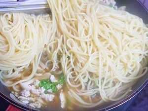 2014年3月24日夕食　鳥ミンチと菜の花のパスタ (8)