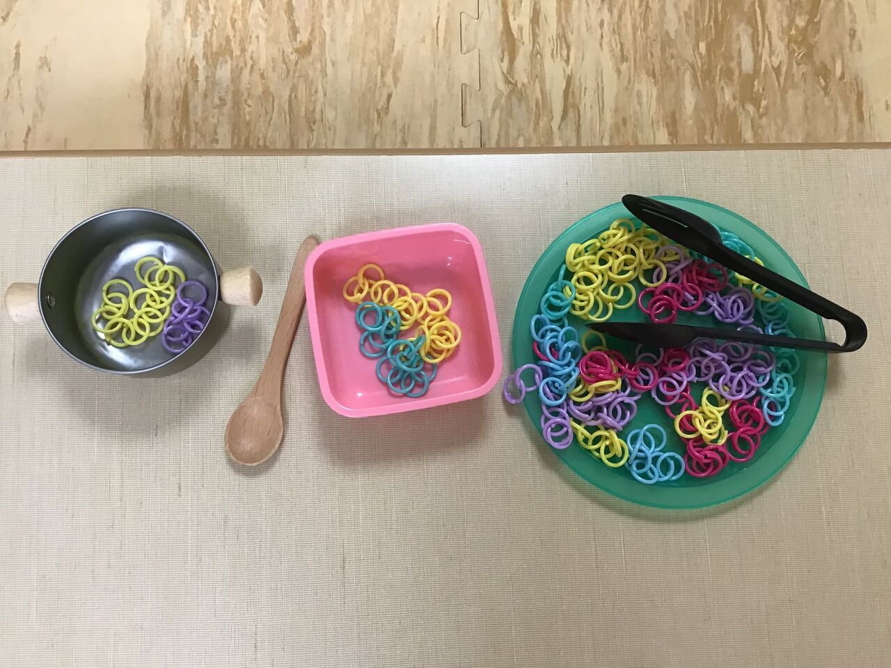 チェーンリングを使って「見立ておままごと」（1，2歳児） : 離乳食