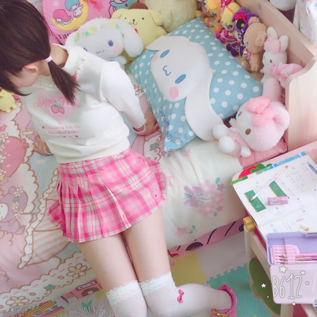 闇深 大人なのに女児服を着てる女wwwwwwww 画像大量 あな番2ちゃんねるまとめ