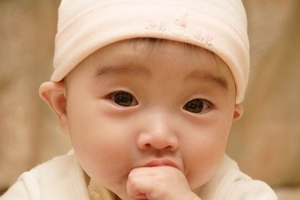 子供の指しゃぶりが知らせること 育児の真理 見えない糸を解きほぐすヒント Baby Pro