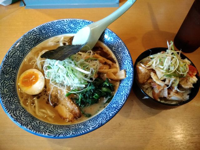 白濁豚骨にんにく油ラーメン 麺屋青山 臼井店 食時 白濁豚骨にんにく油ラーメン 麺屋青山 臼井店 食時